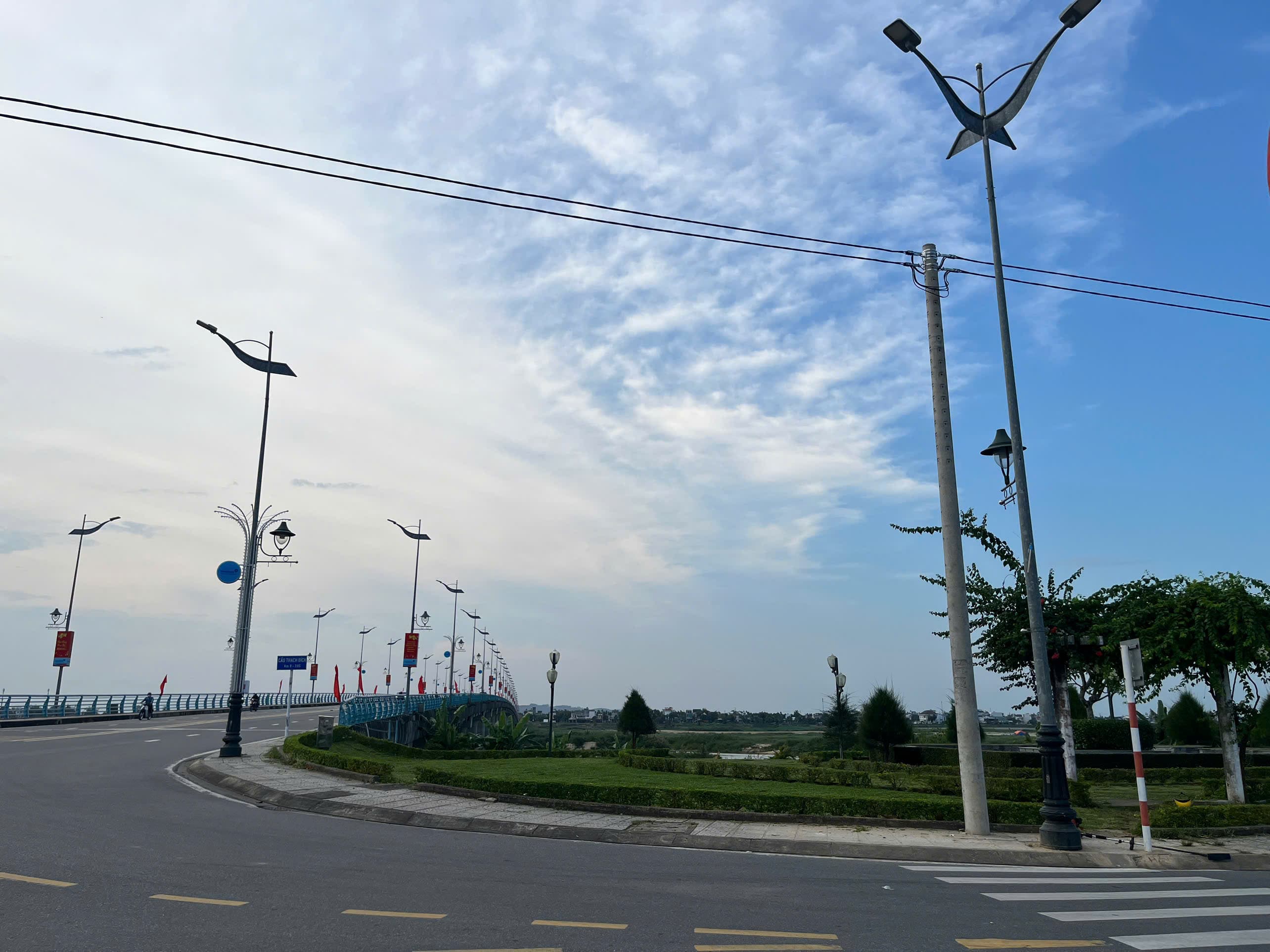 De Palace River - Hình ảnh thực tế - Chân cầu thạch bích